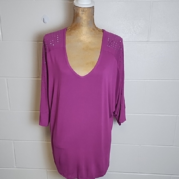 Soft Stretchy Silver Studded V-neck 3/4 Sleeve Tee-shirt - Picture 1 of 10